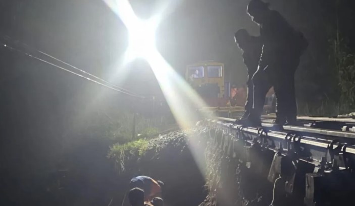 PT KAI Hentikan Enam Perjalanan KA Siliwangi Akibat Jalur Terkikis di Cianjur