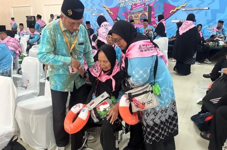 424 Calon Haji Pekanbaru Berangkat ke Tanah Suci via Batam sebagai Kloter Perdana Riau