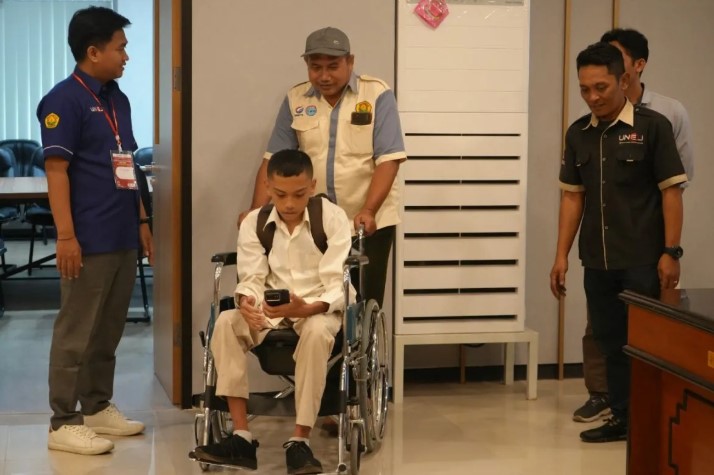 Peserta Difabel Tunjukkan Kegigihan Ikuti UTBK SNBT 2026 di Universitas Jember