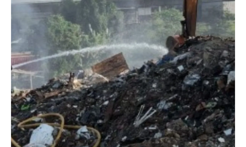 Gulkarmat Jakut Imbau Warga Stop Bakar Sampah Usai Kebakaran Lahan 5.000 Meter Persegi di Kelapa Gading