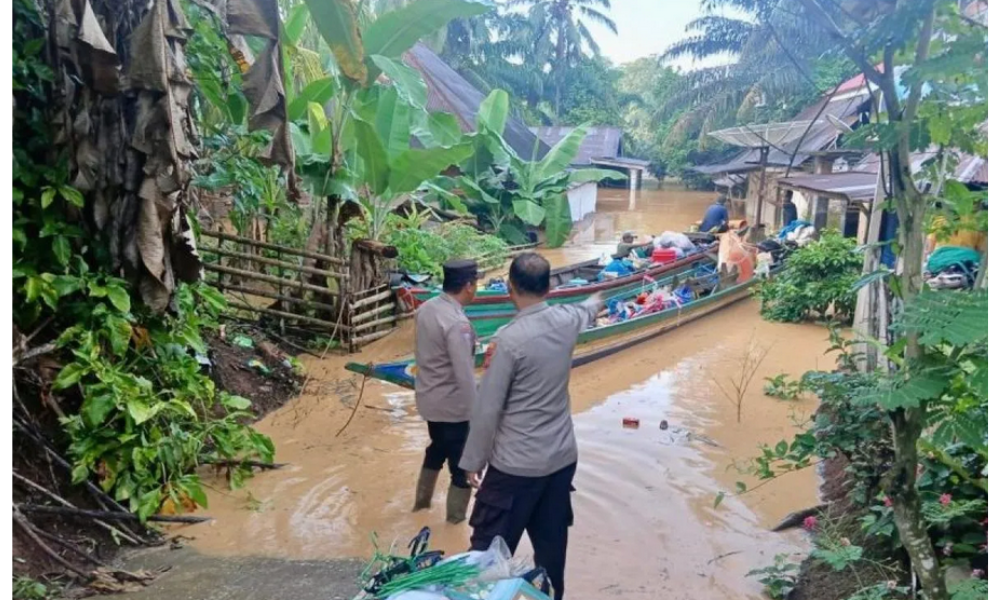 Polda Jambi Evakuasi Korban Banjir di Merangin dan Sarolangun, Puluhan Rumah Terdampak