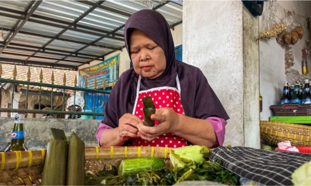 Perjuangan Dua Pedagang Rujak Asal Cirebon Berbuah Manis, Berangkat Haji Setelah Puluhan Tahun Menabung