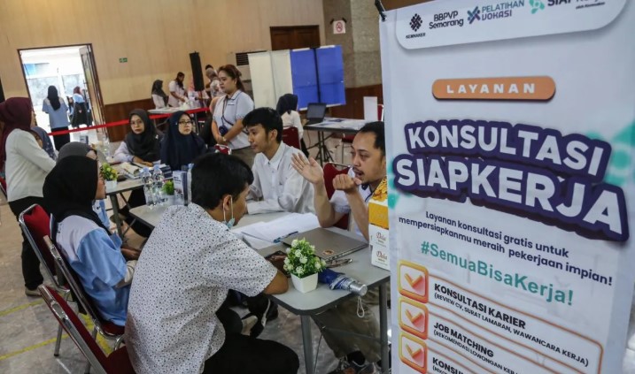 Menaker Ajak Lulusan Siap Hadapi Era AI dengan Konsep “Triple Readiness”