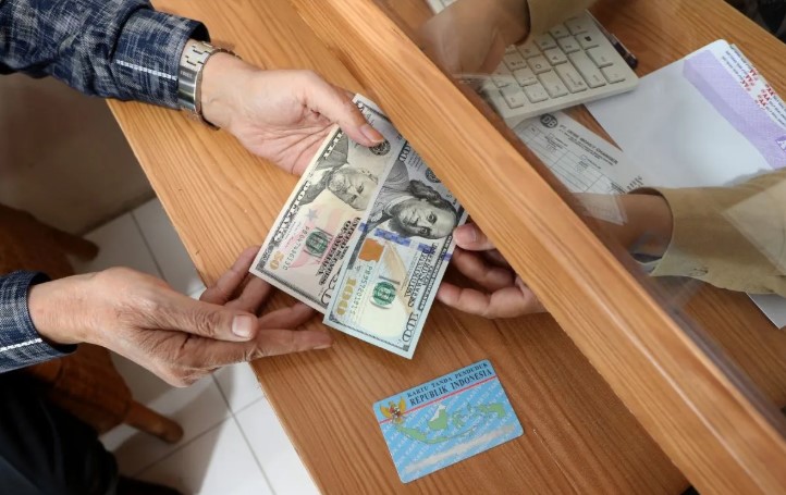 Ketidakpastian Perdamaian AS-Iran Tekan Rupiah, Nilai Tukar Melemah ke Rp17.223 per Dolar AS