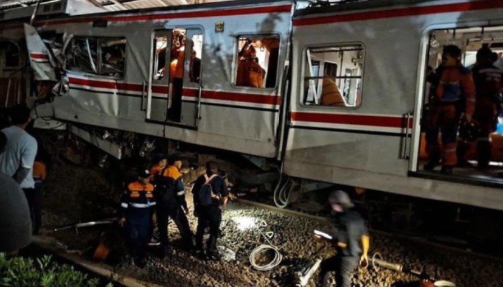 Basarnas Tambah 14 Personel, Evakuasi Korban Terhimpit KRL di Bekasi Timur Dikebut