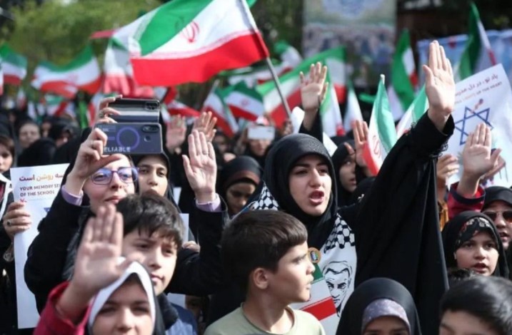 Trump Bahas Proposal Iran Bersama Tim Keamanan Nasional di Tengah Ketegangan Selat Hormuz