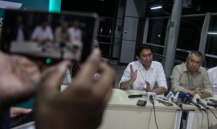 Korban Tewas Kecelakaan Kereta Bekasi Bertambah Jadi Tujuh Orang, Tiga Penumpang Masih Terjebak