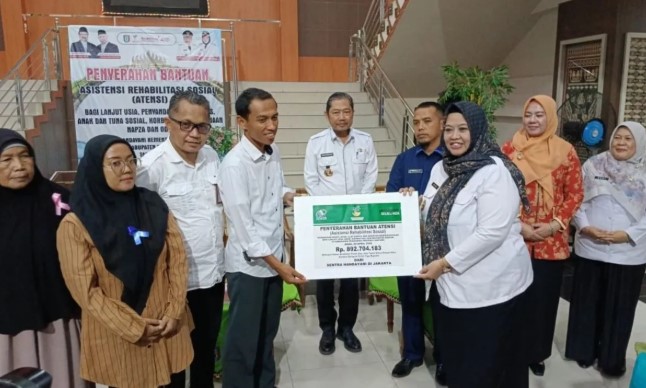 Kemensos Salurkan Bantuan Atensi Rp892,7 Juta untuk 441 Warga Pringsewu guna Tekan Kemiskinan Ekstrem