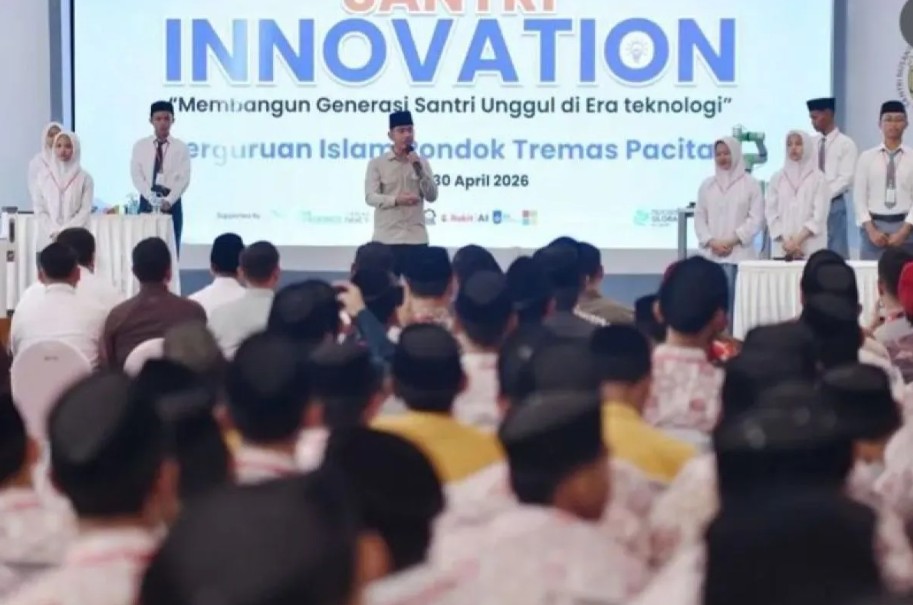 Gibran Ajak Santri Tremas Kuasai AI dan Teknologi Digital dalam Kunjungan Kerja di Pacitan