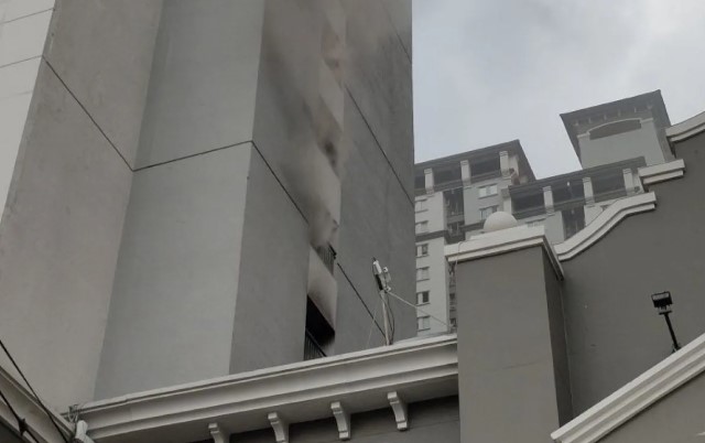 Kebakaran Apartemen Mediterania Tanjung Duren Picu Evakuasi Penghuni Sejak Pagi Hari