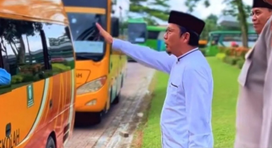 Bupati Bangka Tengah Melepas 151 Calon Haji Kloter 8 Menuju Tanah Suci