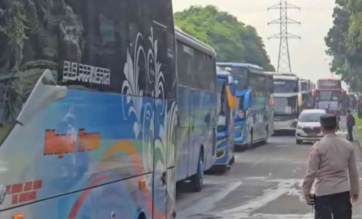 Ribuan Buruh Cikarang Serbu Monas, 18.860 Pekerja Ikuti Puncak May Day 2026