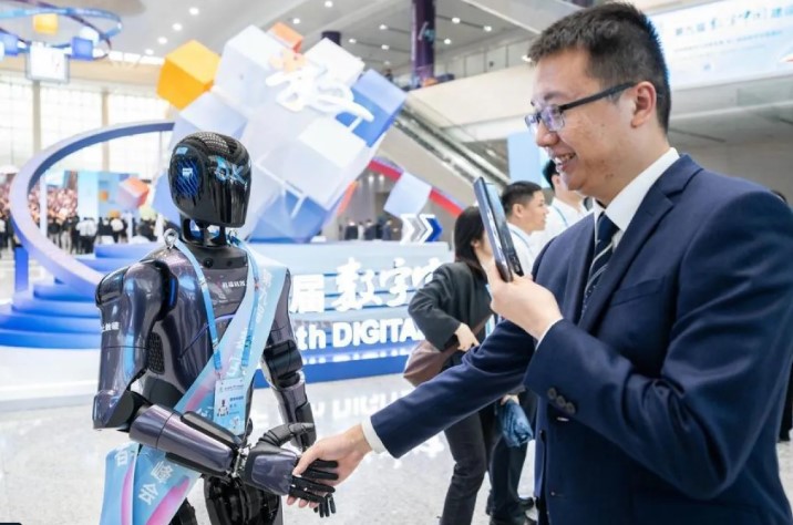 Lebih dari 100 Teknologi Mutakhir Dipamerkan di Digital China Summit ke-9 di Fuzhou