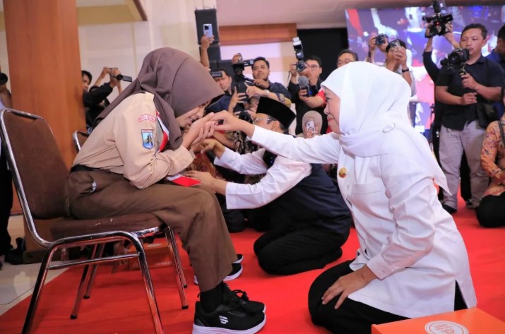 Khofifah Tegaskan Jawa Timur Perkuat Posisi sebagai Barometer Pendidikan Nasional di Hardiknas 2026