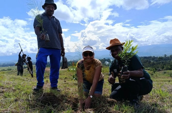 Pemprov Papua Pegunungan Tanam 3.000 Pohon saat Hardiknas 2026 untuk Edukasi Lingkungan