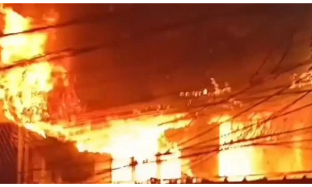 Dua Bengkel di Jelambar Sakti Ludes Terbakar Diduga Akibat Percikan Listrik pada Sabtu Malam