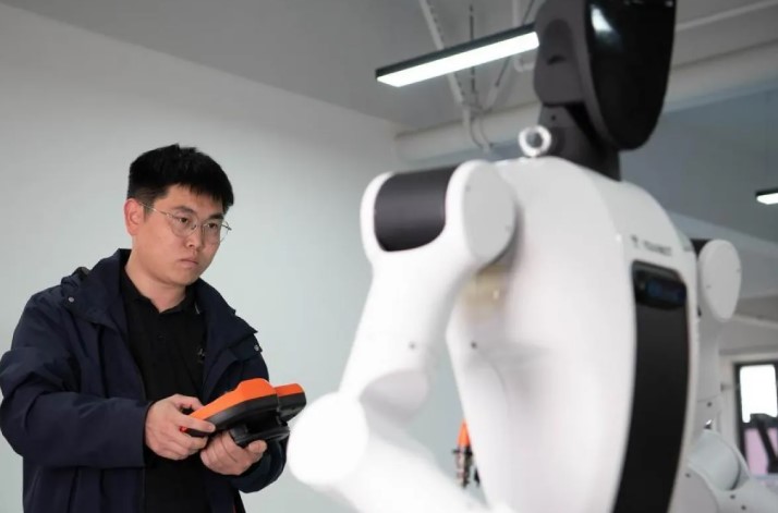 Talenta Muda Dominasi Industri Robotik, Youibot Hefei Kembangkan Robot Berbasis AI