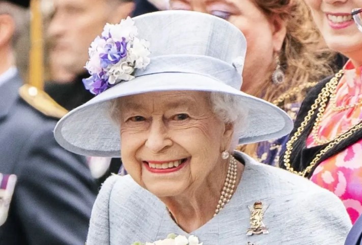 Dessert Favorit Ratu Elizabeth II Terungkap, Mirip Menu Viral Yogurt Biscoff Kekinian