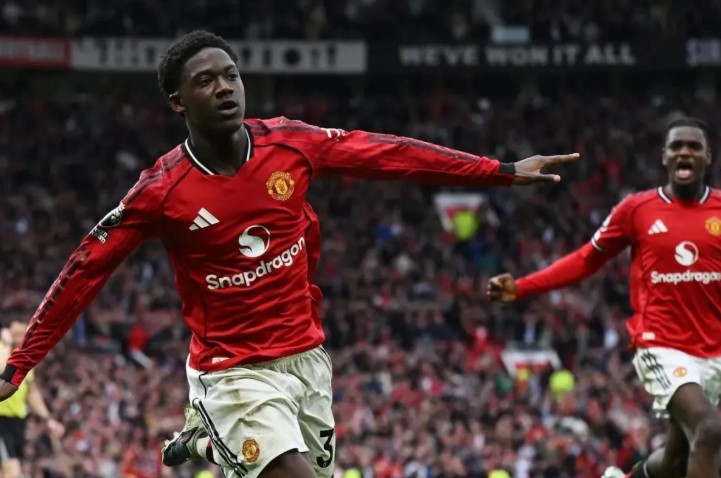 Kobbie Mainoo Cetak Gol Penentu, Manchester United Tundukkan Liverpool dan Amankan Tiket Liga Champions