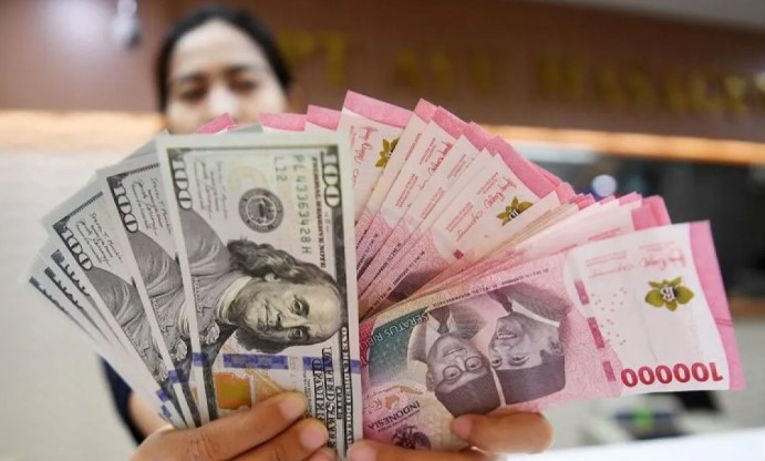 Rupiah Melemah Tipis ke Rp17.405 per Dolar AS pada Perdagangan Selasa Pagi