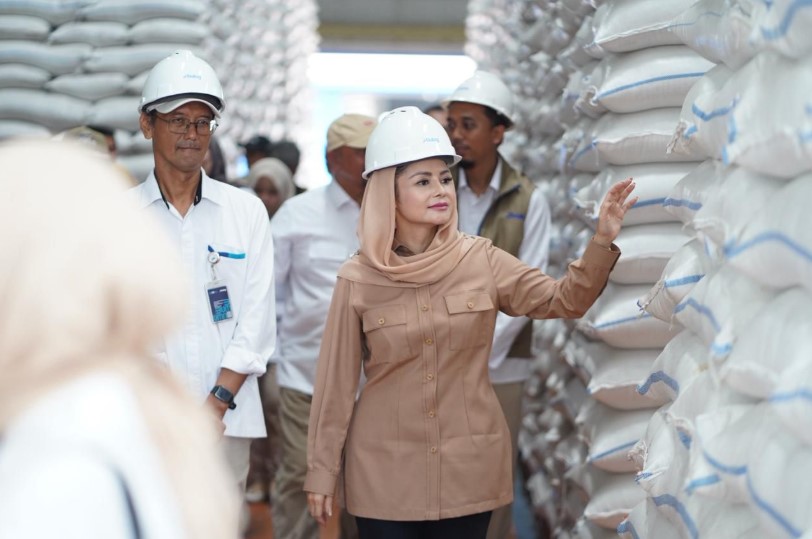 DPR Tinjau Gudang Bulog di Cilacap, Novita Wijayanti Pastikan Stok Beras Aman dan Surplus Pangan Tercapai