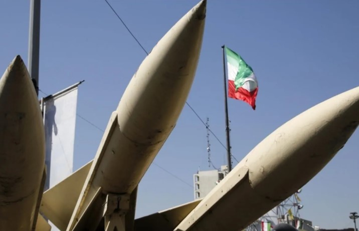Dua Kapal Perusak AS Lolos dari Serangan Iran Saat Melintasi Selat Hormuz