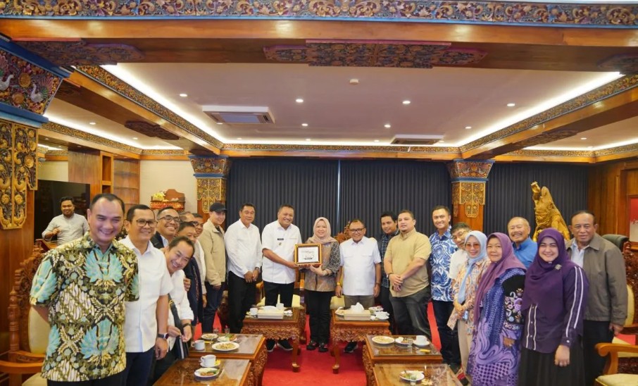 Gianyar Paparkan Digitalisasi Layanan dan Strategi Peningkatan PAD kepada DPRD DKI Jakarta