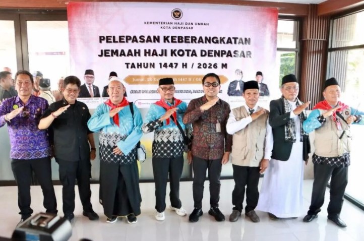 Sebanyak 261 Jamaah Haji Denpasar Dilepas ke Embarkasi Surabaya untuk Berangkat ke Tanah Suci