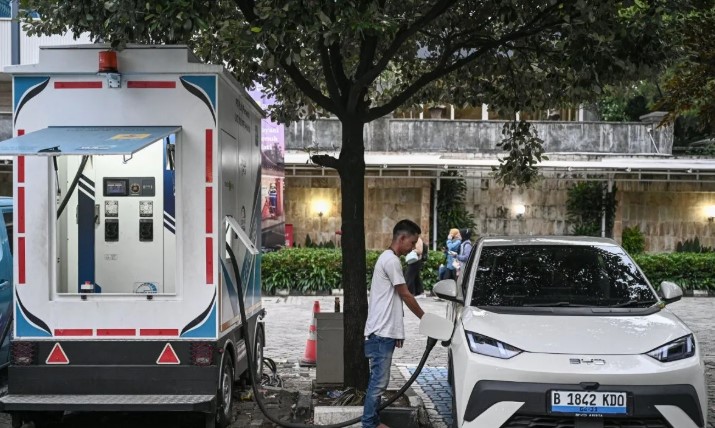 Indef Nilai Insentif Infrastruktur Kendaraan Listrik dan Energi Bersih Bisa Pacu Ekonomi