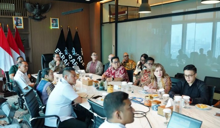 Menteri Ekraf Bahas Strategi Monetisasi Karya Kreatif Lokal Bersama ALUMNAS