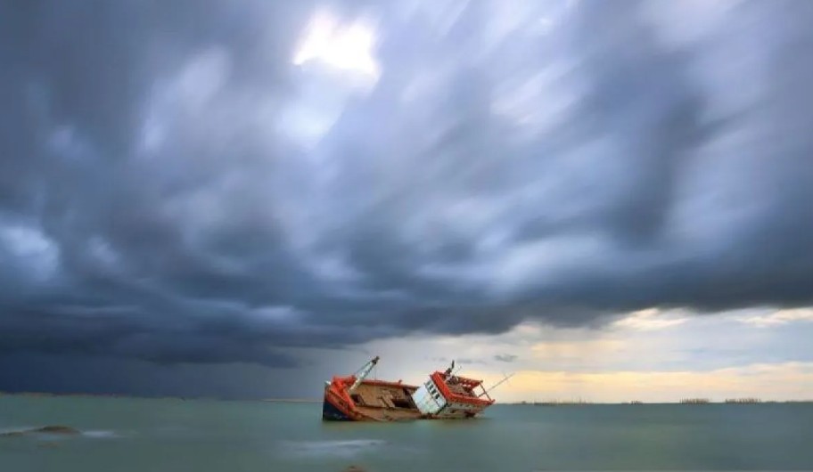 Kapal Diduga Angkut PMI Ilegal Asal Indonesia Tenggelam di Perairan Pulau Pangkor, 23 Orang Berhasil Diselamatkan