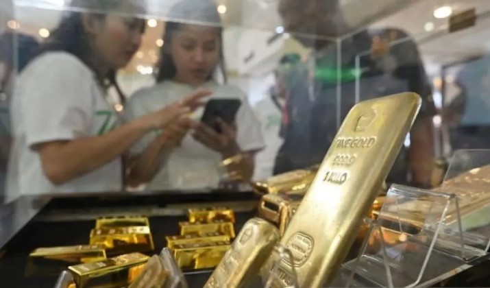 Penguatan Dolar AS Bikin Harga Referensi Emas Turun pada Paruh Kedua Mei 2026