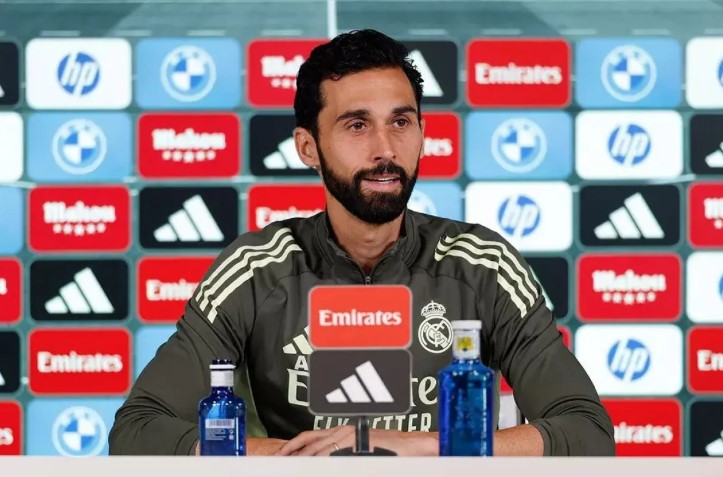 Alvaro Arbeloa Tegaskan Real Madrid Belum Terpuruk Meski Gagal Juara Dua Musim Beruntun