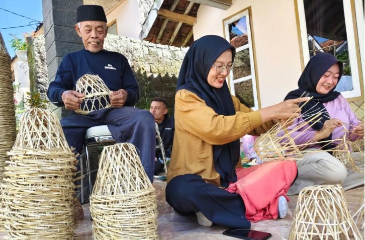 Geliat Kerajinan Bongsang Sumedang Kembali Marak Jelang Idul Adha