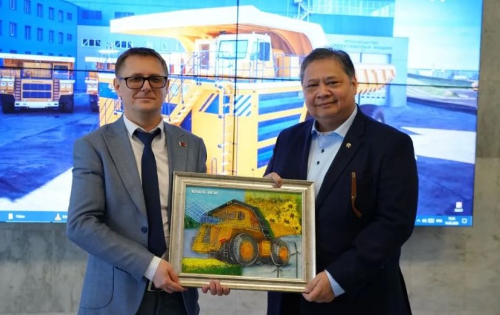 Airlangga Jajaki Teknologi Traktor Belarus untuk Perkuat Modernisasi Pertanian RI