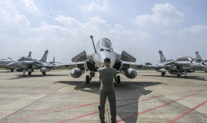 Prabowo Serahkan Deretan Alutsista Baru TNI, Dari Jet Rafale hingga Radar Canggih