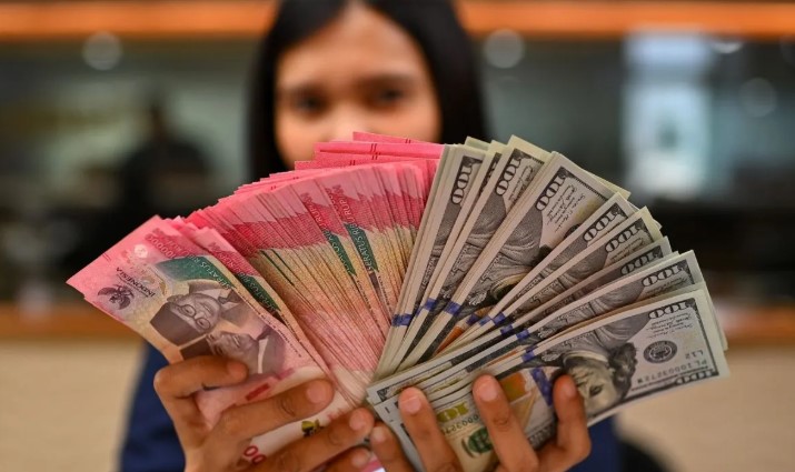 Rupiah Dibuka Melemah ke Rp17.685 per Dolar AS pada Selasa Pagi