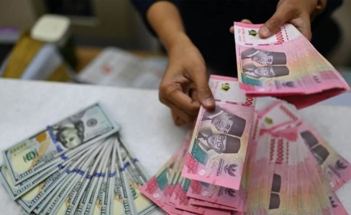 Rupiah Melemah Tipis ke Level Rp17.655 per Dolar AS pada Perdagangan Kamis Pagi