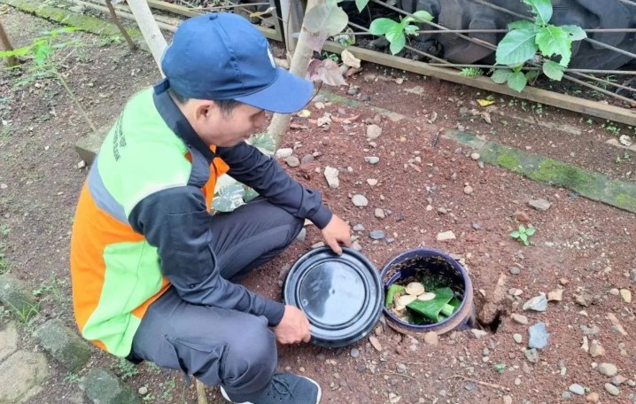 Sudin LH Jaksel Bagikan 2.300 Biopori Jumbo untuk Kurangi Sampah ke Bantargebang