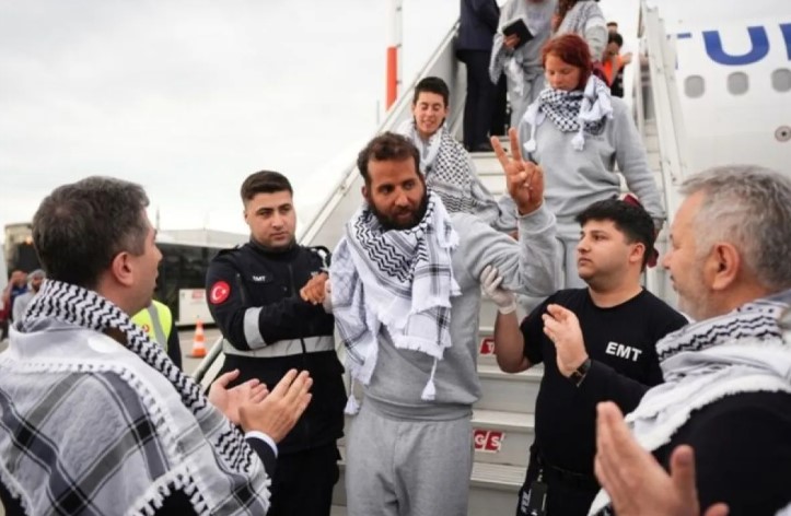 Menlu Sugiono Pastikan 9 WNI Aktivis Flotilla Gaza Pulang dengan Selamat