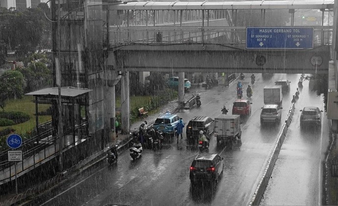 BMKG Prediksi Seluruh Wilayah Jakarta Diguyur Hujan pada Sabtu Sore hingga Malam