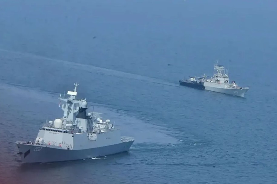 TNI AL dan Angkatan Laut Pakistan Gelar Latihan Tempur Bersama di Laut Jawa