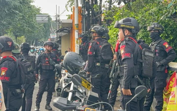 Patroli Gabungan Polres Jaktim dan Brimob Bergerak Cepat Bubarkan Tawuran di Klender