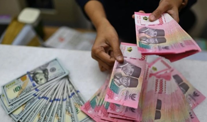 Rupiah Dibuka Melemah ke Level Rp17.749 per Dolar AS pada Selasa Pagi