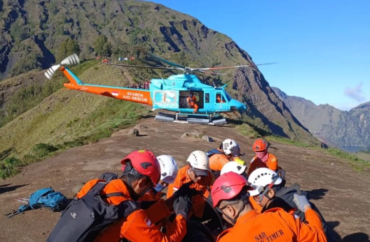 Pendaki Asal Malaysia yang Cedera di Gunung Rinjani Dievakuasi dengan Helikopter