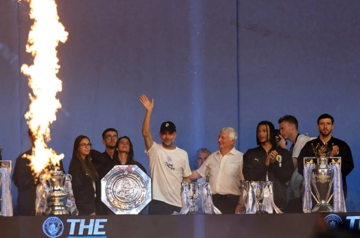 Pep Guardiola dan Sir Alex Ferguson, Kisah yang Membelah Manchester Selama Satu Dekade