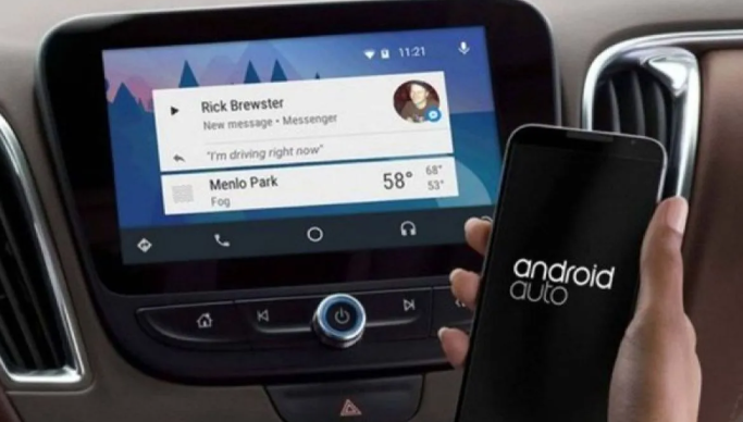Android Auto Uji Fitur Swipe Antar Aplikasi Media untuk Permudah Perpindahan Audio Saat Berkendar