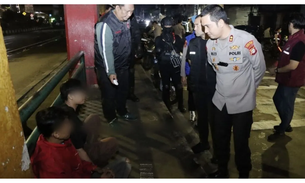 Polisi Tangkap Dua Pembawa Obat Terlarang Saat Razia Kejahatan Jalanan di Jakarta Barat