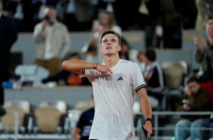 Jakub Mensik Hentikan Sensasi Joao Fonseca dan Melaju ke Semifinal French Open Hadapi Zverev