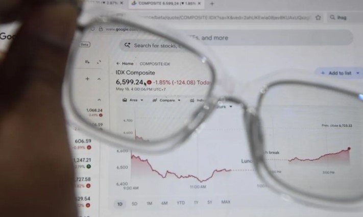 IHSG Anjlok Hampir 5 Persen, Investor Pilih Pindahkan Dana ke Aset Aman